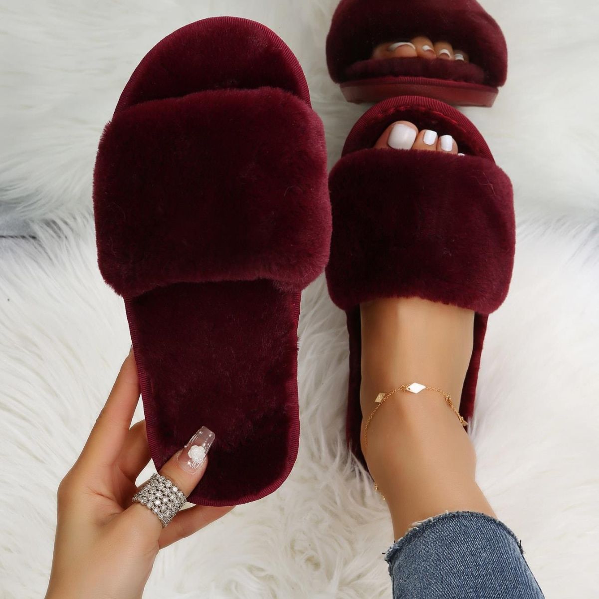 Fluffy, Plush Slippers, Flat, Cotton.