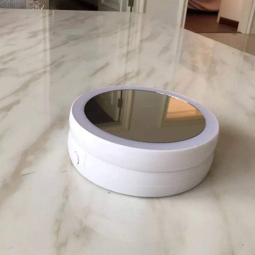 Make-Up White Foldable Vanity Mirror With Light