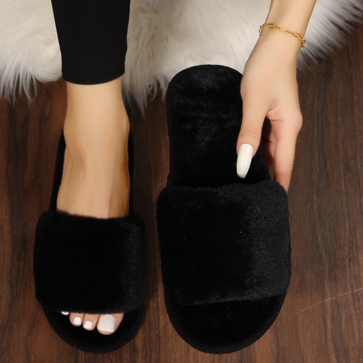 Fluffy, Plush Slippers, Flat, Cotton.